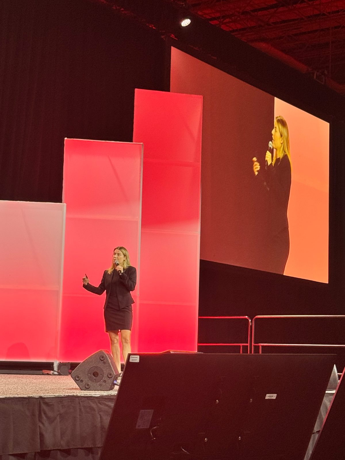 Georgia Myers of Flow Health Science presenting on stage at the ADA Scientific Sessions 2026